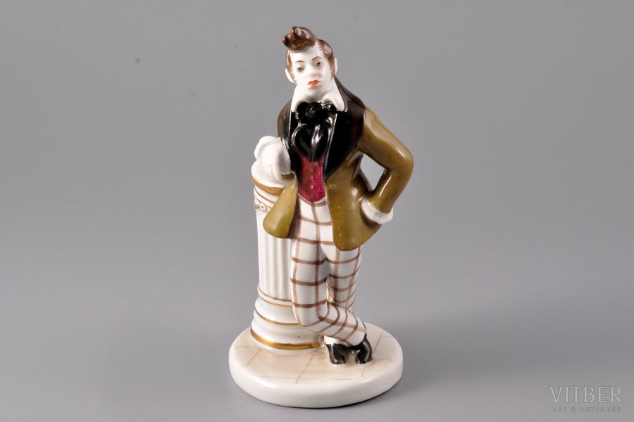 figurine, Khlestakov, porcelain, USSR, LFZ - Lomonosov porcelain factory, molder - B.Y. Vorobyev, the 50ies of 20th cent., 14.3 cm