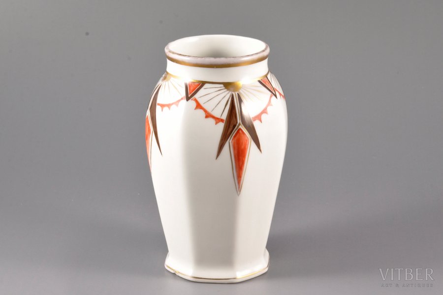 vase, hand painted, porcelain, sculpture's work, M.S. Kuznetsov manufactory, handpainted by Tamara Meiya, Riga (Latvia), 1920-1933, h = 14.1 cm, Ø 9 cm, chip on bottom