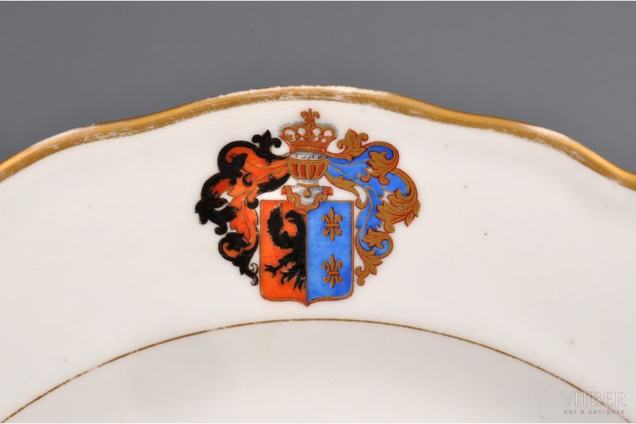 šķīvis, dižciltīgās Baltvāciešu dzimtas Mekk ģerbonis (vācu von Meck), porcelāns, Kornilovu Brāļu manufaktūra, Krievijas impērija, 19. gs. 2. puse, 25.5 cm
