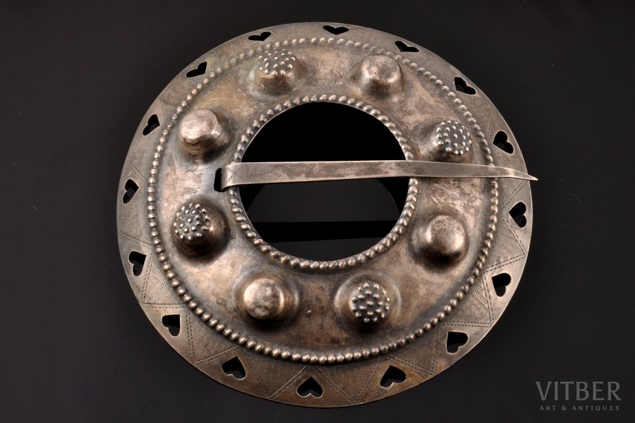 broša, sakta, 39.40 g., izstrādājuma izmērs Ø 11.4 cm, 20 gs. 20-30tie gadi, meistars E. Birzits, Latvija