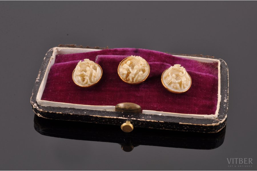 3 pogas, (futlārī) Austumāzijas motīvs, zelts, ziloņkauls, (kopējs) 5.80 g., izstrādājuma izmērs Ø 1.2 cm, 20. gs. 1. puse