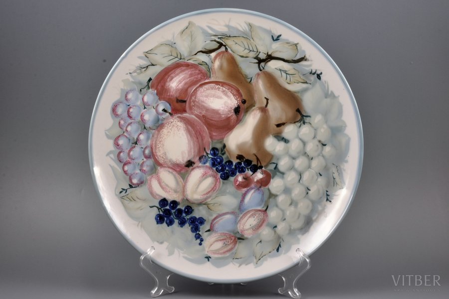 decorative wall dish, "Fruits" (hand-painted), porcelain, sculpture's work, handpainted by Aija Mūrniece, Riga (Latvia), USSR, the 60ies of 20th cent., Ø 35.2 cm