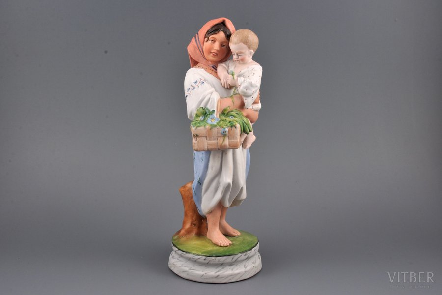 statuete, Darbiniece (Meitene ar bērnu un grozu), pēc F. Gardnera modeļa, porcelāns, PSRS, Dmitrovas porcelāna rūpnīca (Verbilki), 20 gs. 20tie gadi, 26 cm, bērna kakla restaurācija