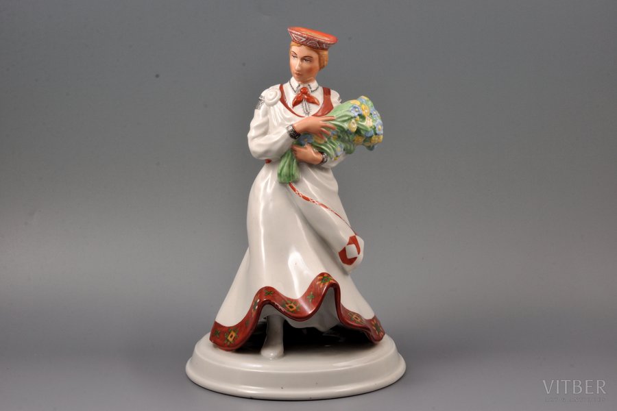 figurine, The Girl in  Folk Costume, porcelain, Riga (Latvia), USSR, Riga Ceramics Factory, handpainted by Elizaveta Gegello (Malikova), 1941-1947, 25.5 cm, first grade