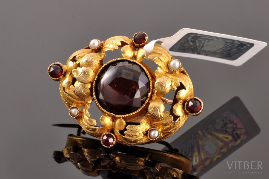 a brooch, gold, 585 standart, the item's dimensions 3.9 x 2.9 cm, garnet (the central stone), the border of the 19th and the 20th centuries, certificate of quality by Assay Office of Latvia,
