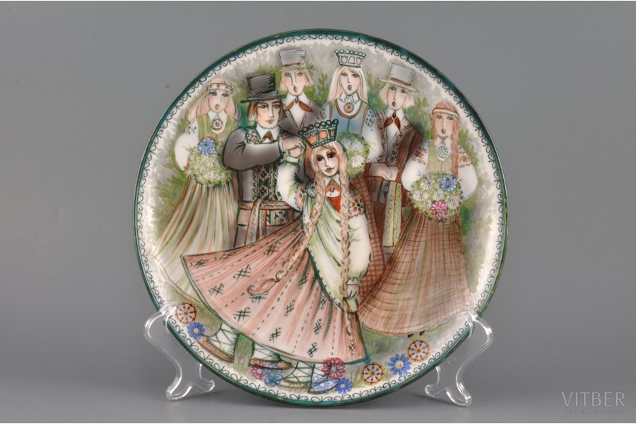 wall plate, Song Festival, porcelain, sculpture's work, polychrome underglaze hand painting, overglaze hand painting, hand painting by Aija Mūrniece, Riga (Latvia), USSR, 1980, Ø 24.3 cm, from the author's private collection