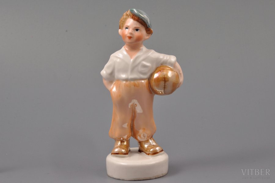 figurine, Football player, porcelain, Riga (Latvia), USSR, Riga porcelain factory, molder - Zina Ulste, the 50ies of 20th cent., 12.3 cm, first grade