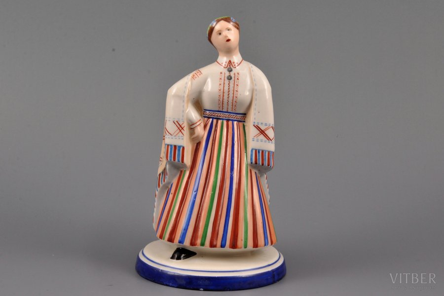 statuete, Tautu meita, porcelāns, Rīga (Latvija), J.K.Jessen rūpnīca, 1933-1935 g., 14.7 cm