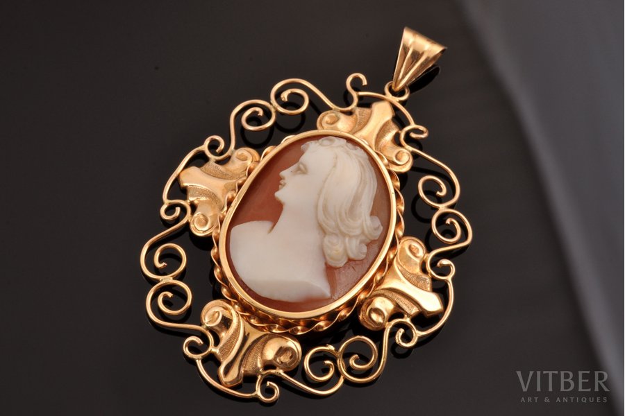 a pendant, cameo, gold, 18 k standard, the item's dimensions 5.5 x 3.9 cm, 1948, Lindesberg, Sweden