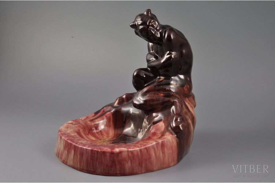statuete, Velns (pelnu trauks), keramika, Rīga (Latvija), M.S. Kuzņecova rūpnīca, 1934-1940 g., h 22 cm