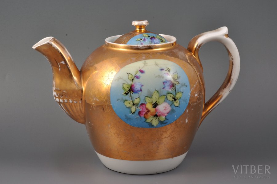 teapot, porcelain, M.S. Kuznetsov manufactory, Riga (Latvia), Russia, the border of the 19th and the 20th centuries, h (with a lid) 19 cm, chip on lid's edge
