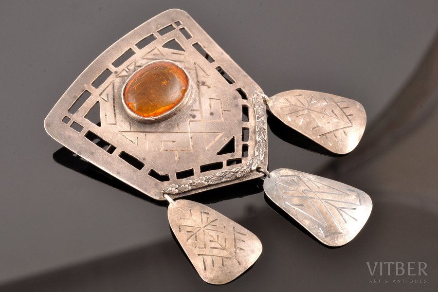 sakta, silver, 17.55 g., the item's dimensions 7.7 x 4.8 cm, amber, 1936, Latvia