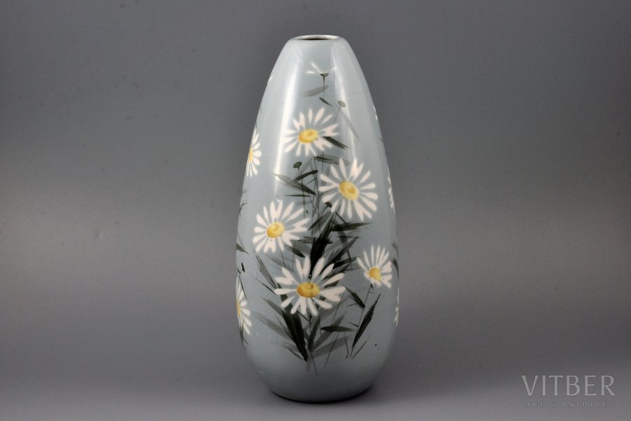 vase, "Camomiles", hand-painted, porcelain, Rīga porcelain factory, Riga (Latvia), USSR, 1953-1962, h 31 cm, second grade