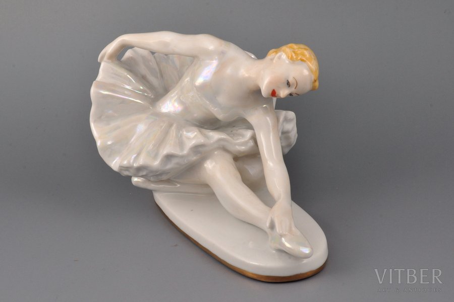 figurine, Ballerina, porcelain, USSR, LZFI - Leningrad porcelain manufacture factory, molder - V.Sichov, 1956-1967, 19x12x10 cm