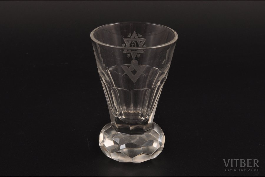 стакан, масонская символика, принадлежал Министру иностранных дел Латвийской Республики Вильгельму Мунтерсу (принят в Стокгольмскую масонскую ложу Den Nordiska Foersta в 1929 г.), 1-я половина 20-го века, h 8.6 см