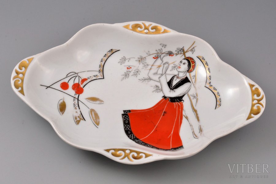 candy-bowl, hand painted, porcelain, M.S. Kuznetsov manufactory, handpainted by Natalia Kuznetsova, Riga (Latvia), 1937-1940, 27 x 17.3 cm