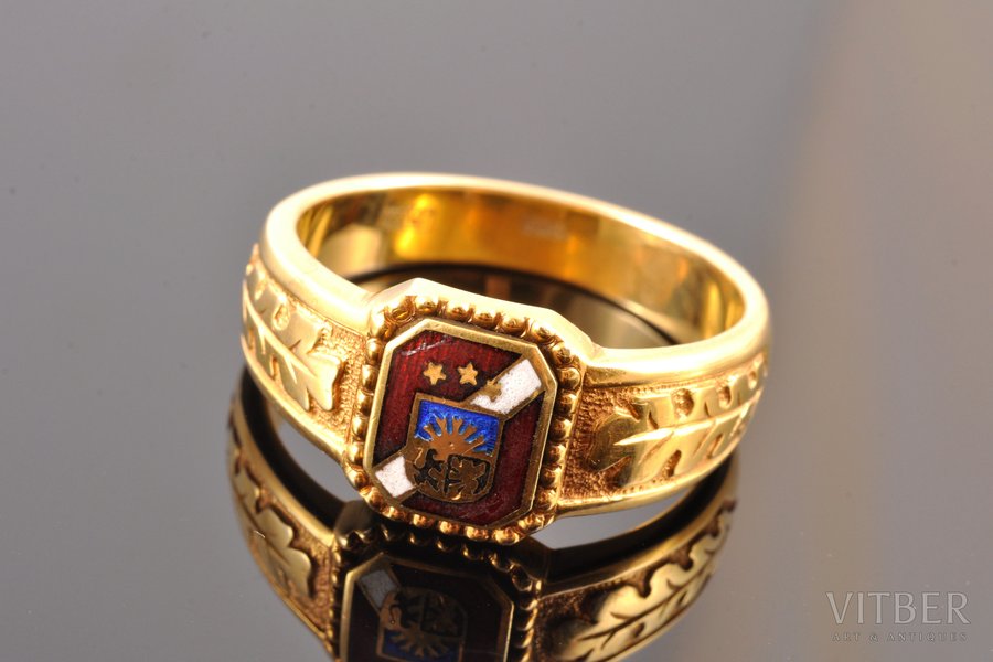 a ring, (in a case) with Coat of arms of Latvia, gold, enamel, 585 standard, 11.75 g., the size of the ring 21.5, the 90ies of 20th cent., Russian Federation