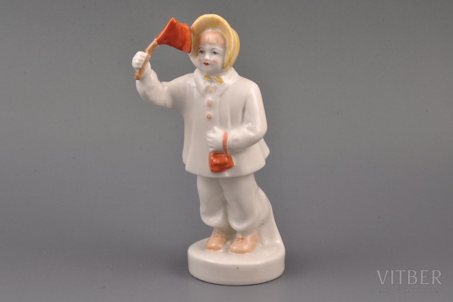 figurine, To the parade, porcelain, USSR, Riga porcelain factory, molder - S. Bolzan-Golumbovskaja, 1947-1970, 15.4 cm