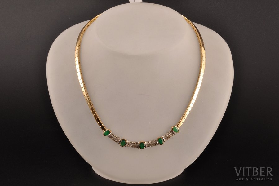 necklace, gold, 585 standart, 31.88 g., the item's dimensions Ø ~ 13 cm, brilliants, emeralds (~ 4 x 6 mm), the 90ies of 20th cent., certificate of quality by Assay Office of Latvia