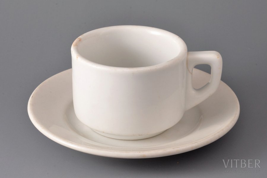 tea pair, Third Reich, h (cup) 5.9 cm, Ø (plate) 15.3 cm, Germany, the 40ies of 20th cent., crack on handle