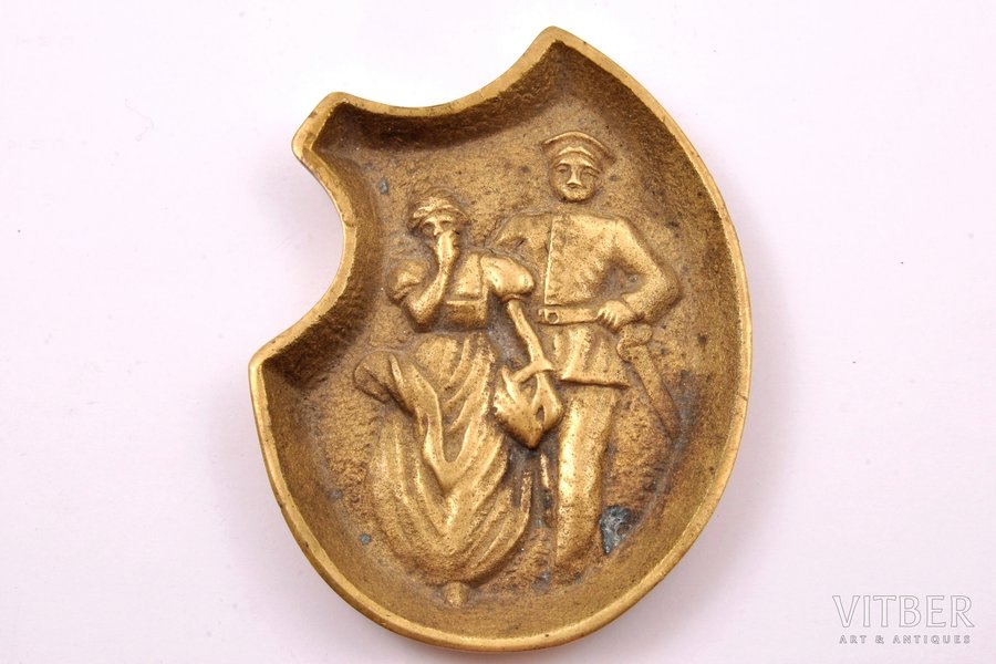 pelnu trauks, erotika, bronza, 20. gs. 1. puse, 12 x 9.2 cm