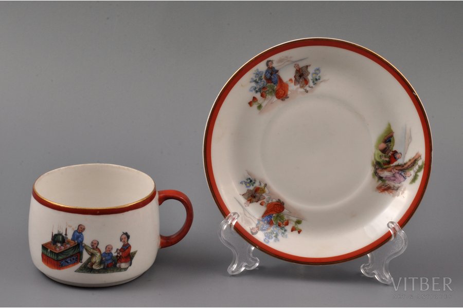 tējas pāris, Austrumu motīvs, porcelāns, M.S. Kuzņecova rūpnīca, Rīga (Latvija), 1920-1933 g., Ø (apakštasīte) 13.8 cm, h (tasīte) 5.3 cm, trešā šķira