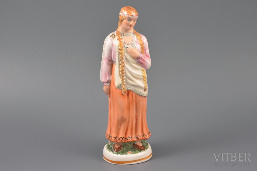 figurine, a Girl in traditional costume, porcelain, Riga (Latvia), sculpture's work, Riga Ceramics Factory, 1941-1945, 19.7 cm, restoration of neck