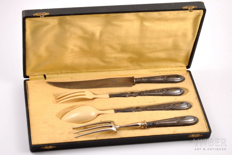 serving set, silver, 4 items, 950 standard, total weight of items 299.70, 30.4 / 27.9 / 27.8 / 26.4 cm, France, in a box