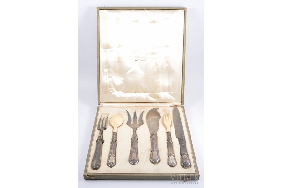 serving set, silver, 6 items, 950 standard, total weight of items 684.85, 31.4 / 27.3 / 29 / 27.4 / 27.2 / 27.3 cm, France, in a box