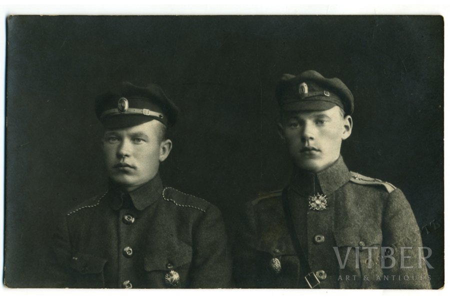 fotogrāfija, Latviešu Strēlnieki, otrais no kreisās - Jānis Laube, vēlāk 1918.g Latviešu strēlnieku padomju divīzijas 6.pulka komisārs, Latvija, Krievijas impērija, 20. gs. sākums, 13,6x8,6 cm