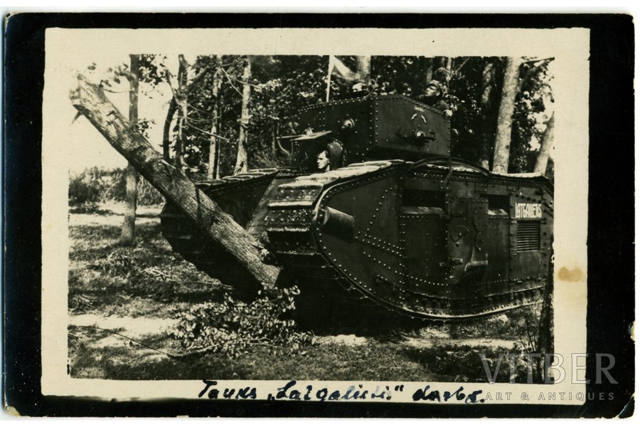 фотография, Латвийская армия, Автотанковый дивизион, тяжелый английский танк MKIV "Латгалиетис", Латвия, 20-30е годы 20-го века, 14x9 см