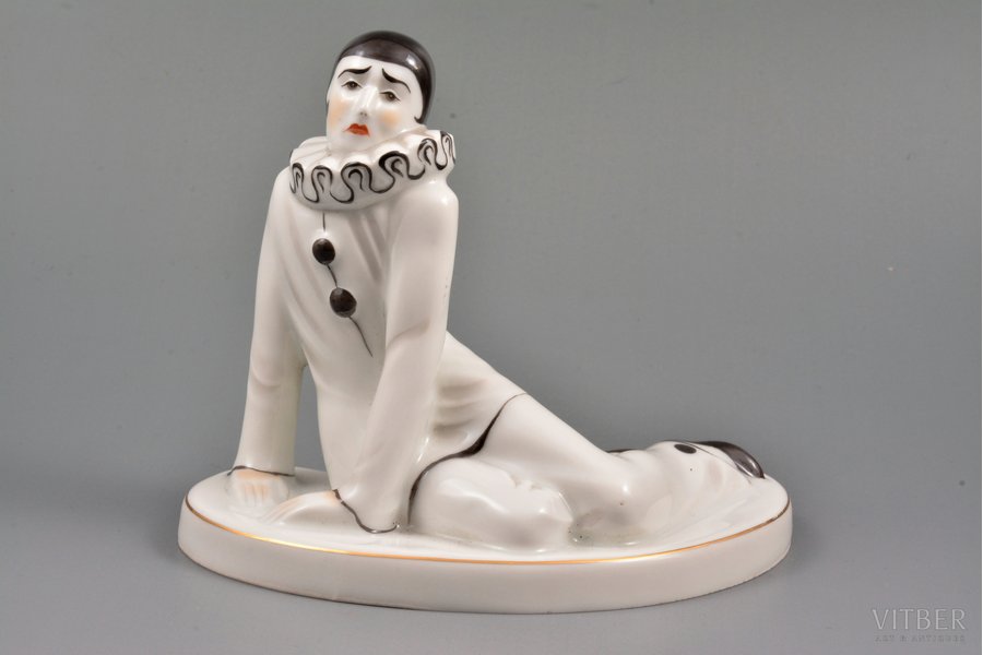 statuete, Pjero, porcelāns, Rīga (Latvija), autordarbs, Rīgas porcelāna rūpnīca, 1940 g., h 13 cm
