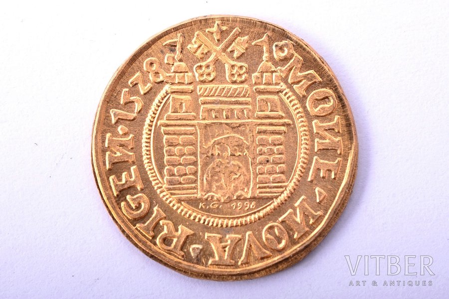 piemiņas monēta, 1998 g., 1528. gada 1/2 guldeņa monēta, kalta par godu Rīgas 800 gadu jubilejai, no sērijas "Rīgas laiks monētās", autors - Mārtiņš Mikāns (Mikāna zeltkaļa darbnīca), zelts, Latvija, 3.25 g, Ø 18.5 mm, 900 prove, 20. gs. 90-tie gadi