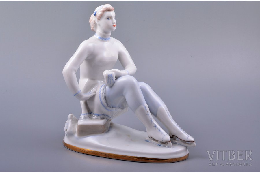 statuete, Daiļslidotāja, porcelāns, PSRS, LFZ - Lomonosova porcelāna rūpnīca, 20 gs. 50tie gadi, 17 cm