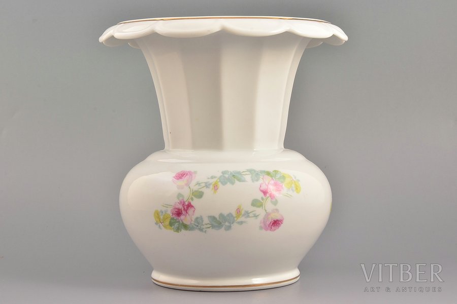 vase, porcelain, M.S. Kuznetsov manufactory, Riga (Latvia), 1937-1940, h 20.9 cm, discarded item