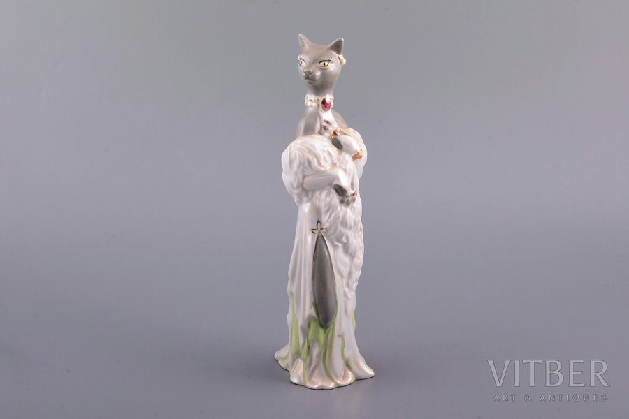 statuete, Kaķa kundze, porcelāns, Ukraina, Korostenes porcelāna rūpnīca, modeļa autors - A. Ševčenko, 20. gs. 90tie gadi, h 21 cm