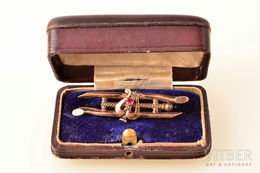 a brooch, metal, gilding, the item's dimensions 4.6 x 1.4 cm, the beginning of the 20th cent., Europe, in a box