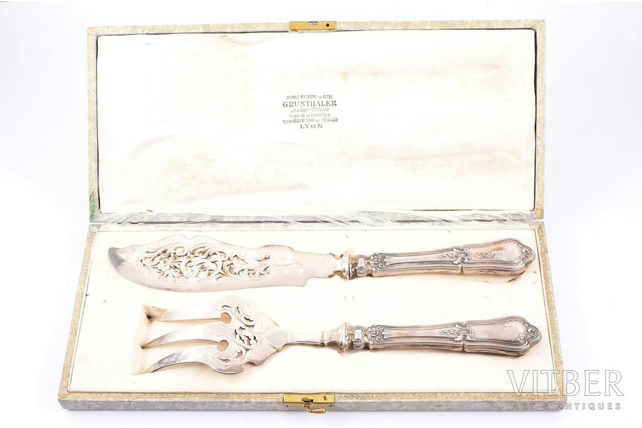 set, silver, tableware for fish plating, 2 pcs., 950 standard, (total weight of items) 318.05, engraving, 32.2, 28.9 cm, Louis Ravinet & Charles Denfert, 1891-1912, Paris, France, with a box