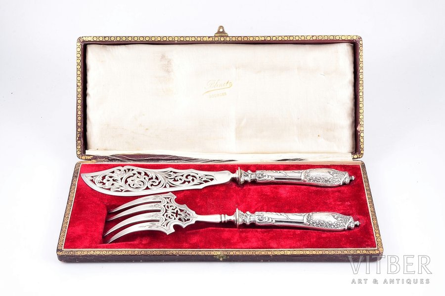 set, silver, tableware for fish plating, 2 pcs., 950 standard, (total weight of items) 297.70, engraving, 32.8, 29.1 cm, Louis Ravinet & Charles Denfert, 1891-1912, Paris, France, with a box