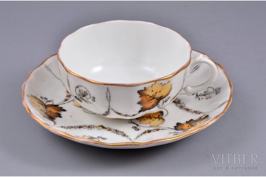 tea pair, hand painted, porcelain, A. Popov manufactory, Russia, the 19th cent., h (cup) 3.5 cm, Ø (saucer) 12.1 cm