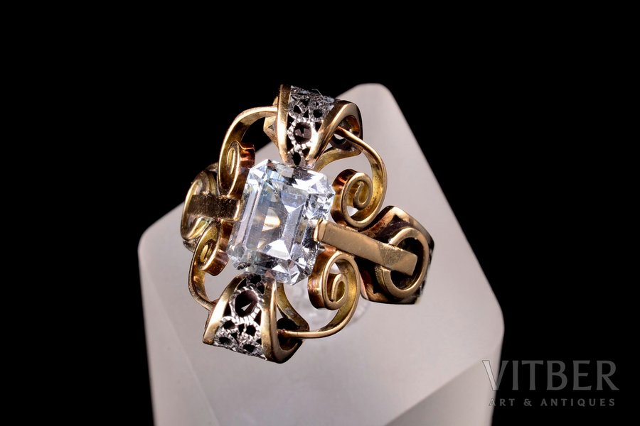 a ring, gold, silver, 585, 830 standard, 8.09 g., the item's dimensions 2.1 x 1.4 cm, the size of the ring 17.5, topaz