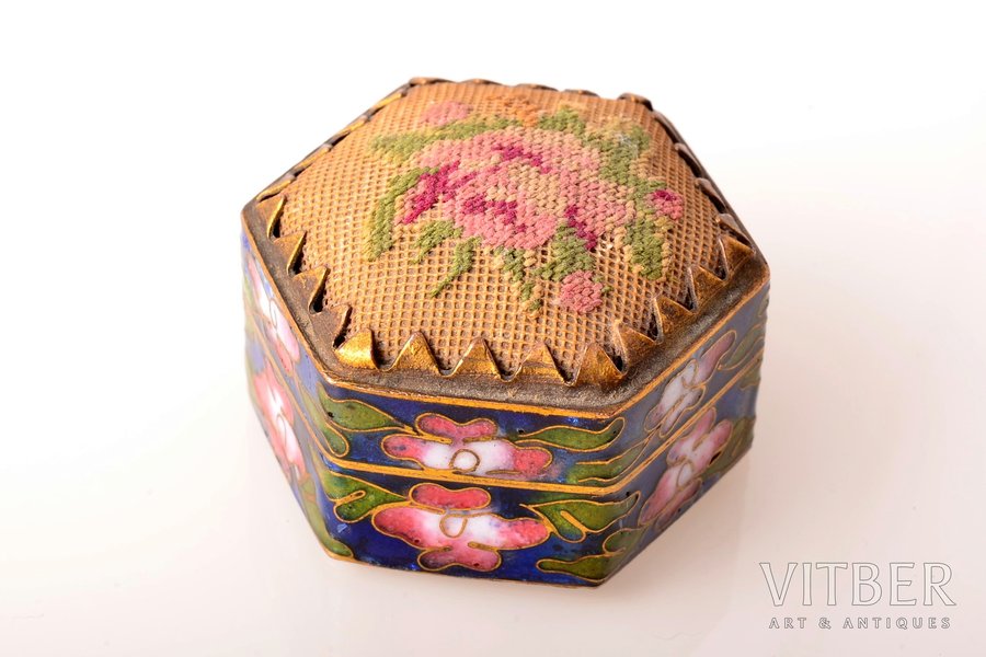 miniature case, cloisonne enamel, embroidering, 3.5 x 3.9 x 2.5 cm
