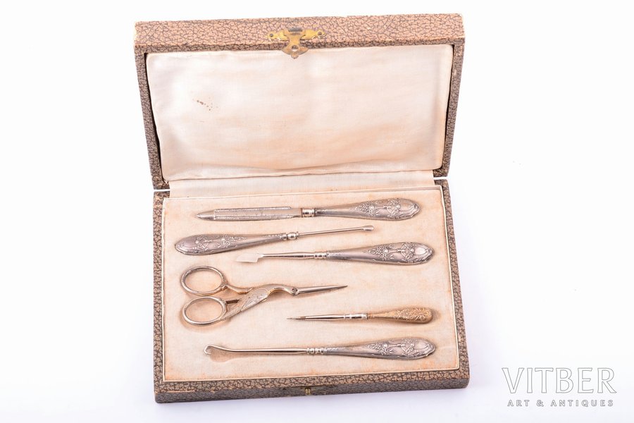 manicure set, silver, 6 items, 800 standard, total weight of items 58.25, metal, 12.9 - 8.2 cm, in a box