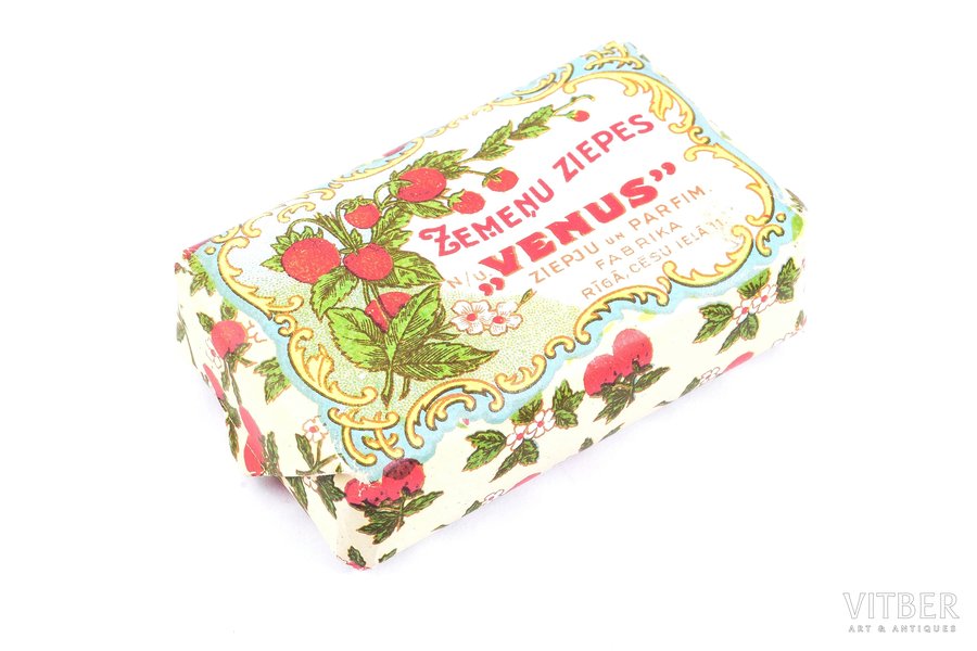клубничное мыло мыльной и парфюмерной фабрики "Venus", Рига, в бумажной упаковке, Латвия, 20-30е годы 20го века, 7.7 x 4.8 x 2.4 см