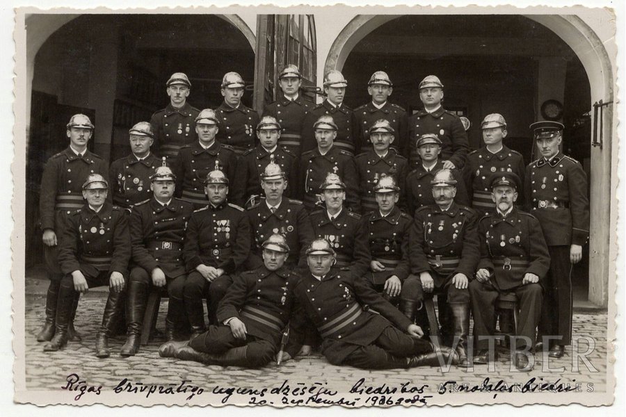 fotogrāfija, Rīgas Brīvprātīgo ugunsdzēsēju biedrības 5. nodaļas biedri, Latvija, 1936 g., 13.3 x 8.8 cm