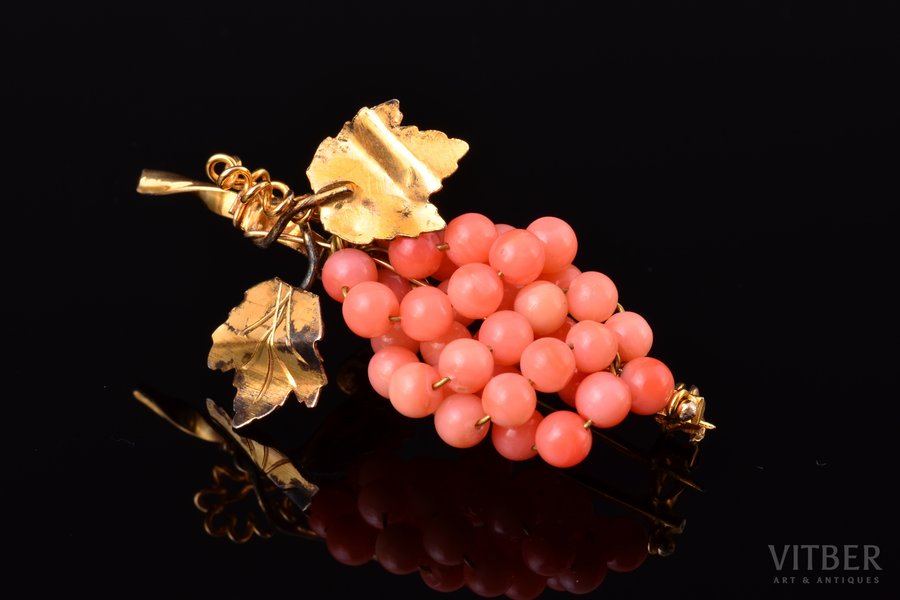 a brooch, "Bunch of grapes", silver, gilding, 800 standard, 6.15 g., the item's dimensions 4.7 x 2.7 cm, coral, Italy, coral bead diameter 0.4 cm