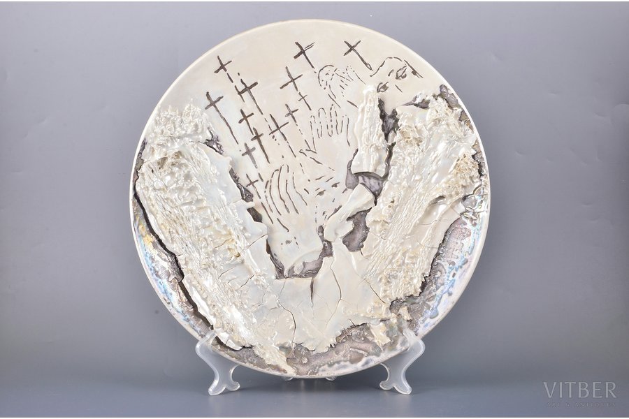 wall plate, Earthquake in Armenia, author - Levon Agadžanjan, porcelain, sculpture's work, Ø 34.9 cm, with a crack