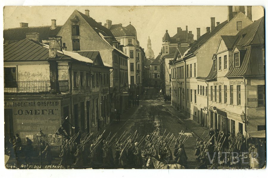 photography, Latvian riflemen on 13th January street (13. janvāra iela), Latvia, Russia, beginning of 20th cent., 13,8x8,6 cm