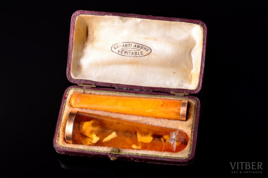 pair of cigarette holders, inner diameter 1.2 / 0.8 cm, gold, 18 k standart, 16.40 g., the item's dimensions 6.8 cm, pressed amber, France, in a case, one cigarette holder without hallmark