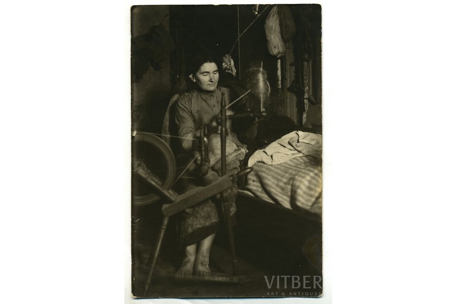fotogrāfija, baskāje-vērpēja, Latvija, 20. gs. 20-30tie g., 14x9 cm